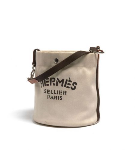 Hermes Aline White Toile & Gold Leather Sellier Grooming Shoulder Slin –  Valuxre