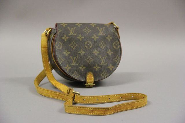 At Auction: A LOUIS VUITTON TAMBOURIN VINTAGE CROSSBODY BAG
