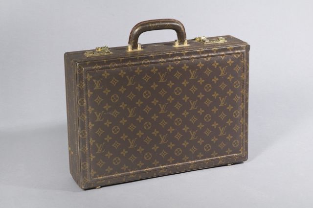 LOUIS VUITTON. A FINE VINTAGE SUITCASE MODIFIED AS HUMIDOR CIGAR BOX,  CUSTOMIZED BY BERNARDINI LUXURY VINTAGE