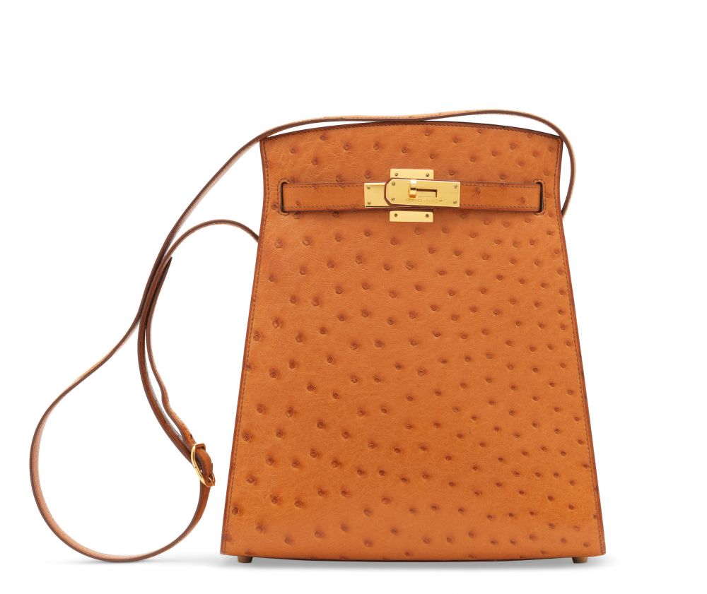🤎 Vintage Kelly Sport MM in Gold Courcheval leather, GHW. 🎥 Classic Kelly  style with a twist! 👜 Wear this Vintage Kelly Sport as a shoulder bag and  enjoy, By Ginza Xiaoma