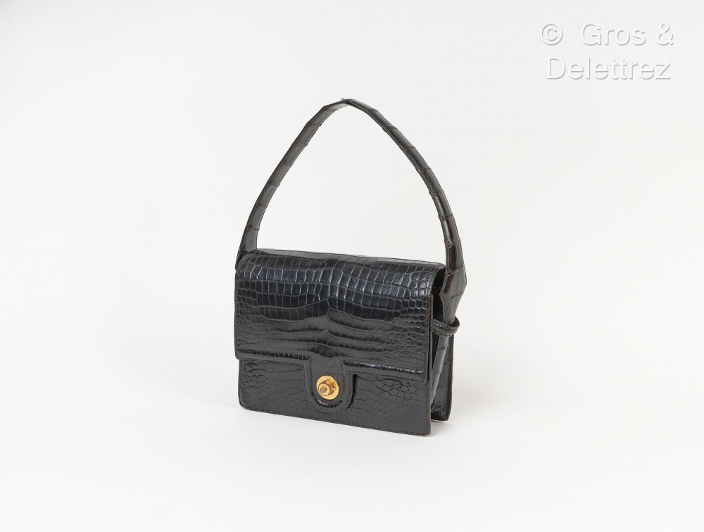 Black Shiny Crocodile Kelly 35 Sellier Gold Hardware, 1940's, Handbags &  Accessories, 2022