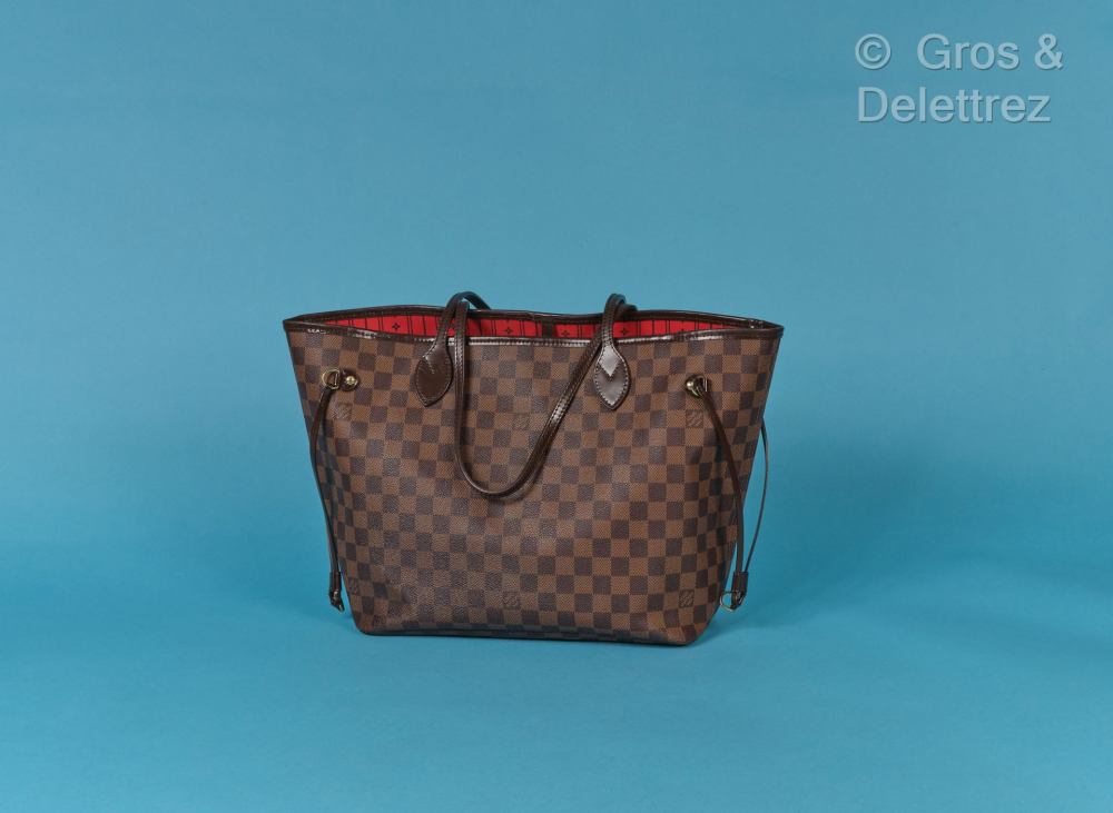 Sold at Auction: Louis Vuitton, LOUIS VUITTON 'NEVERFULL GM' DAMIER AZUR TOTE  BAG