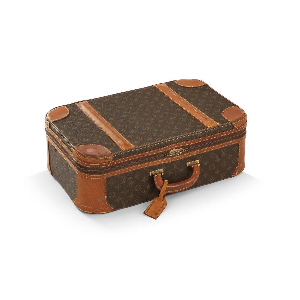 At Auction: Louis Vuitton, Louis Vuitton, ensemble de deux valises Airbus  Toile Monogram et cuir natur